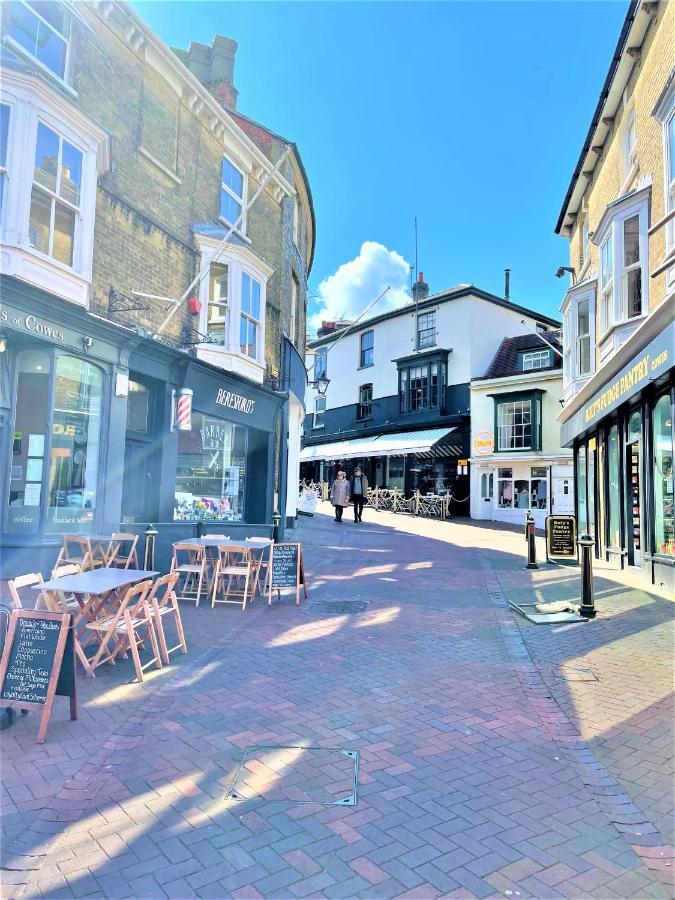 Cliffhanger 18 Castle Road Cowes  Kültér fotó