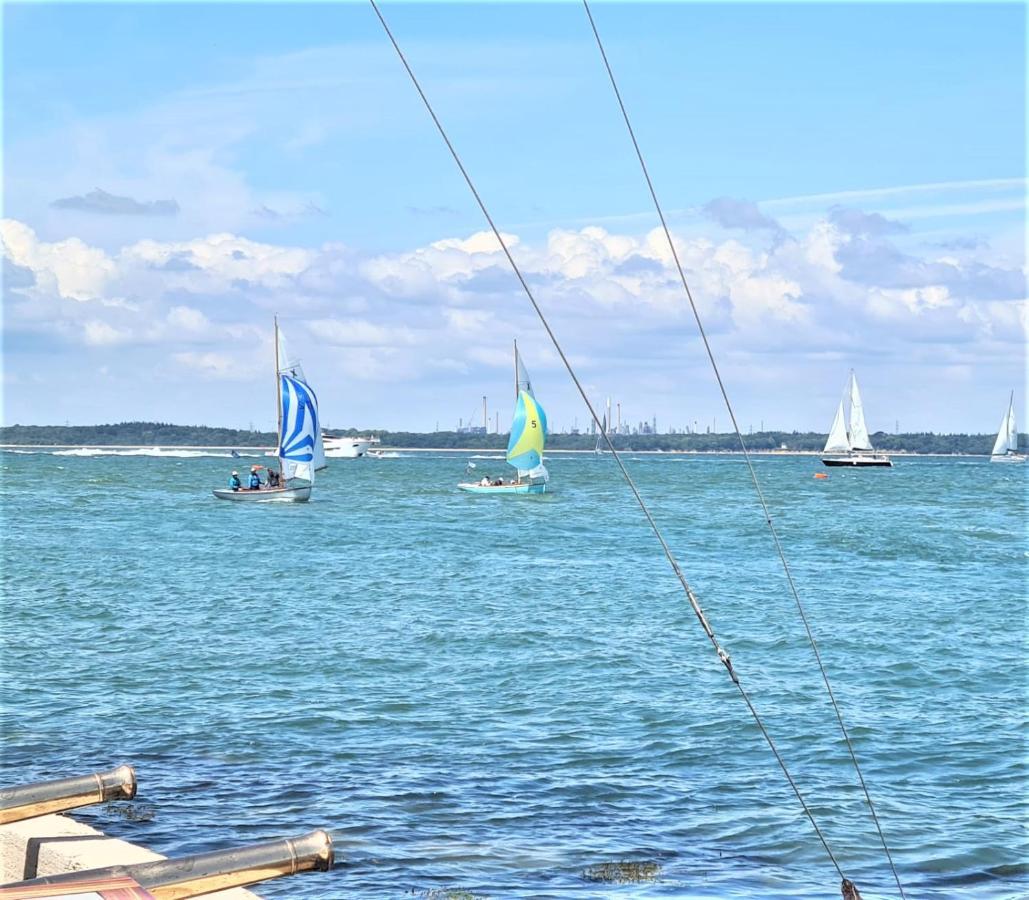 Cliffhanger 18 Castle Road Cowes  Kültér fotó